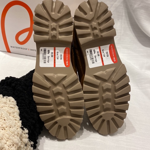 Blondo Waterproof Boots - Picture 4 of 6